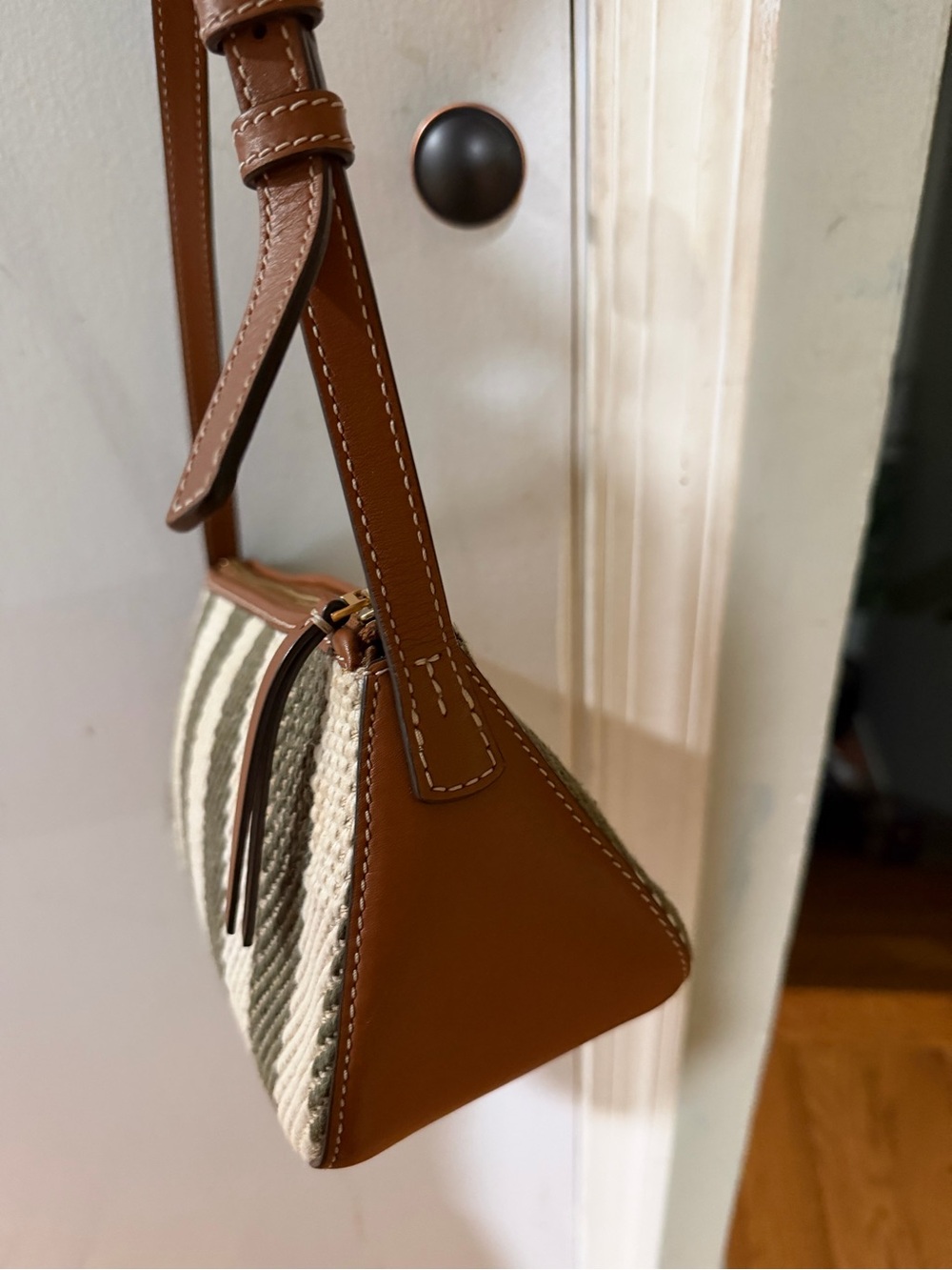 Tory Burch McGraw Stripe Wedge Shoulder Bag using 2 times only in pristine cond - Picture 7 of 16